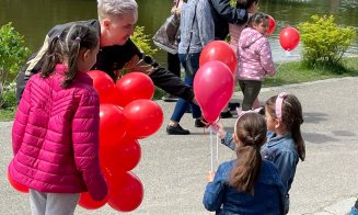 Tinerii social-democrați au împărțit baloane colorate micilor clujeni, de Ziua Copilului