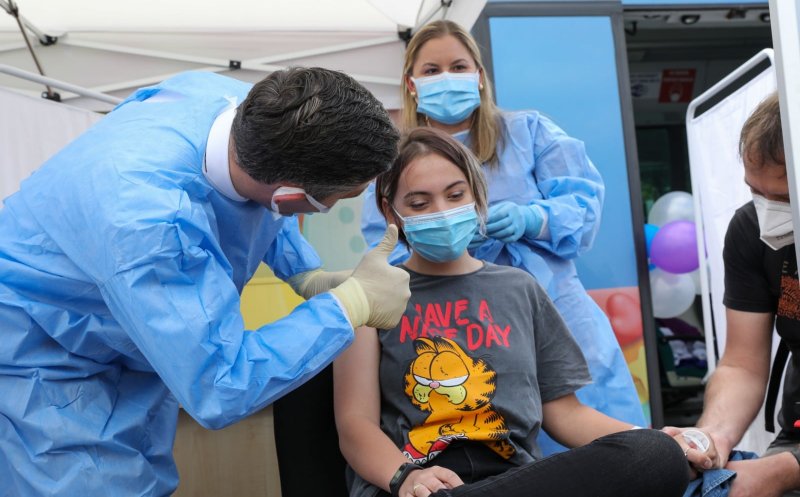 Peste 123.500 de adolescenți cu vârste între 12 și 19 ani vaccinați deja în România