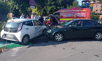 Accident în Cluj-Napoca pe strada Constantin Brâncuși. Salvatorii SMURD au consultat doi adulți și doi copii