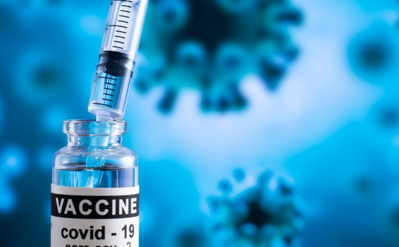 Peste jumătate dintre români recomandă vaccinarea anti COVID/ Vârstnicii şi cei cu studii superioare, în TOP