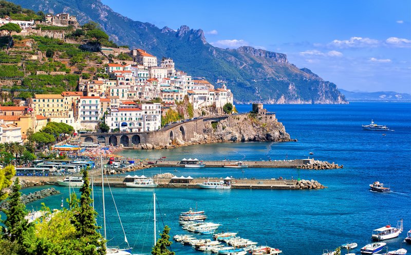 Veste bună în plin sezon turistic! Italia ridică obligativitatea purtării măştii în aer liber