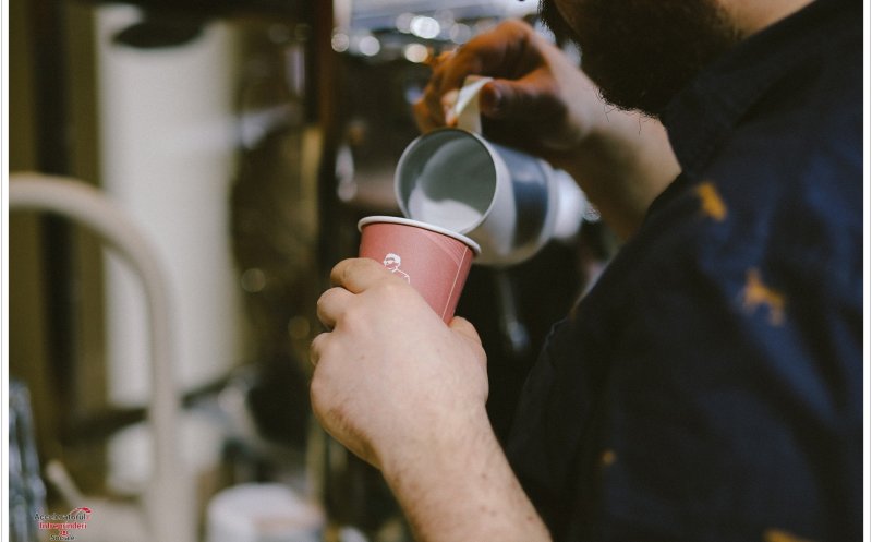 S-a deschis prima „cafenea socială” din Cluj-Napoca. 90% din profit merge la persoane cu dizabilități