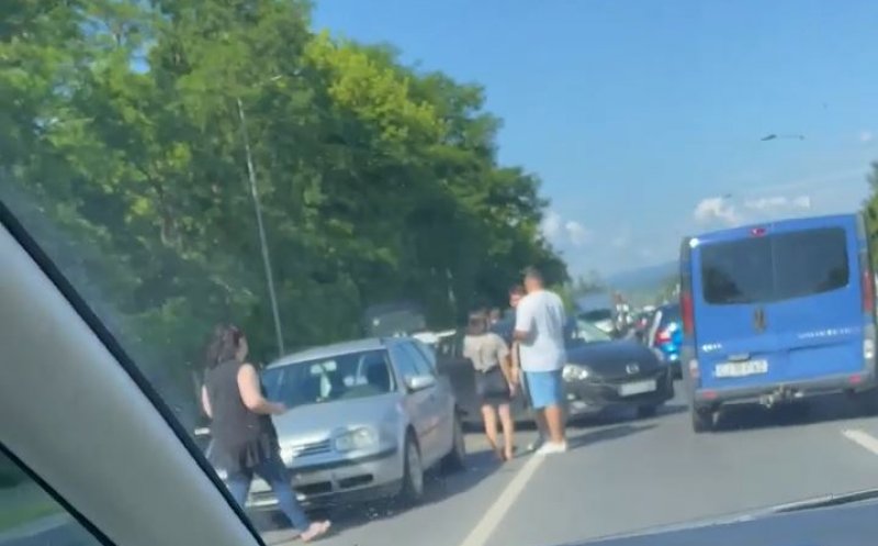 Accident în lanț la intrarea în Cluj dinspre Florești. Cinci mașini implicate, printre care și un taxi