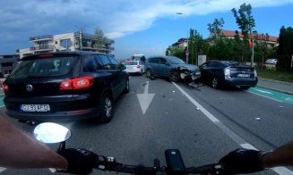 Accident pe Bună Ziua. Trei mașini făcute praf