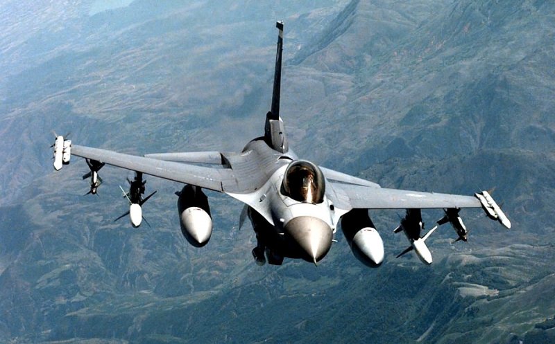 Incident cu un avion F-16. S-a defectat în zbor, în timpul unui antrenament