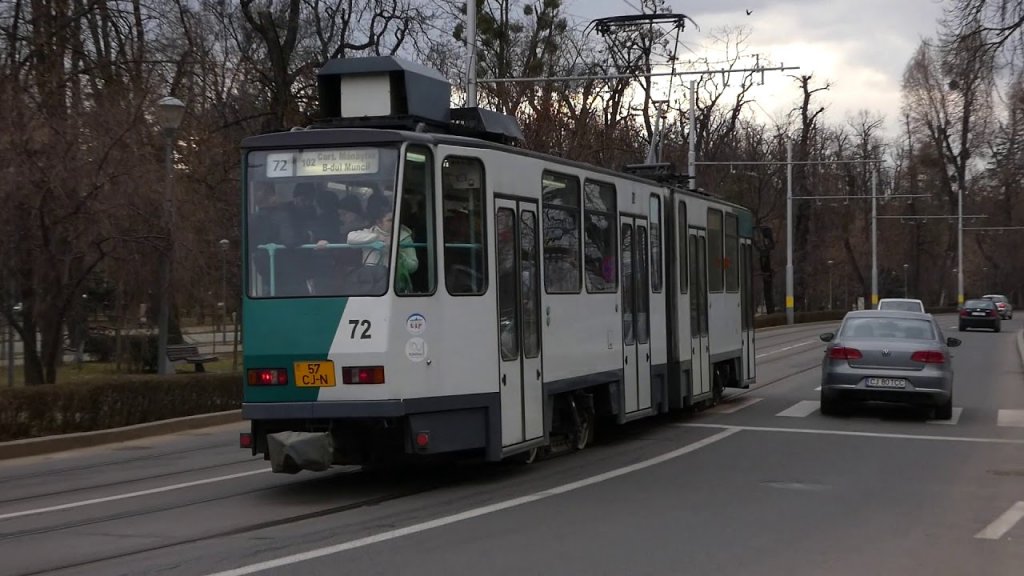 Bandă dedicată pentru mijloacele de transport în comun pe Splaiul Independenţei. Pistă de biciclete şi sens unic pe C.I.Hossu