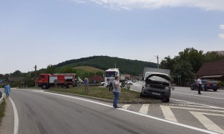 Accident pe un drum din Cluj. Impact între un TIR și o autoutilitară plină cu muncitori