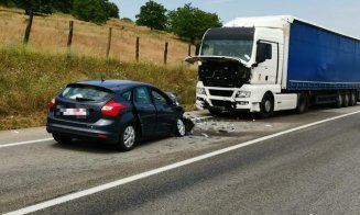 Accident cu două mașini și un TIR lângă Apahida/ Mai mulți răniți