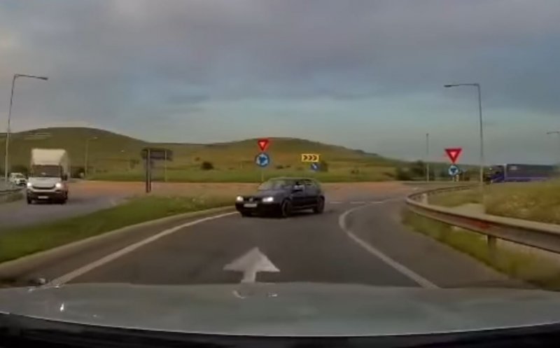 Rupe-ţi permisul! Șofer filmat pe contrasens pe autostradă, la Nădășelu
