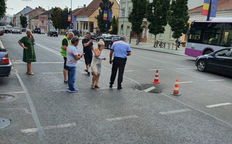 Crater în asfalt la Primărie. Cine e de vină? Boc și metroul