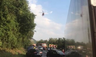 Grav accident de circulaţie pe DN1 în Cluj. Doi minori şi un adult au fost transportaţi la spital cu elicopterul SMURD