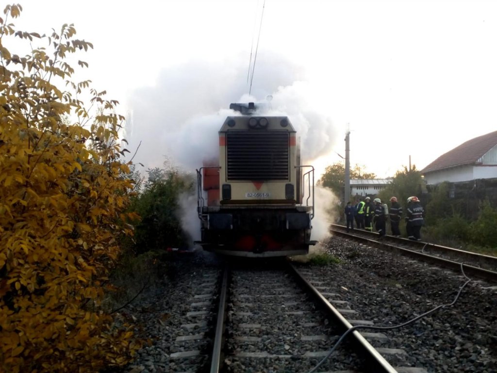 Locomotiva unui tren Cluj-Napoca - Teiuş s-a defectat la Războieni, garnitura staţionând 100 de minute
