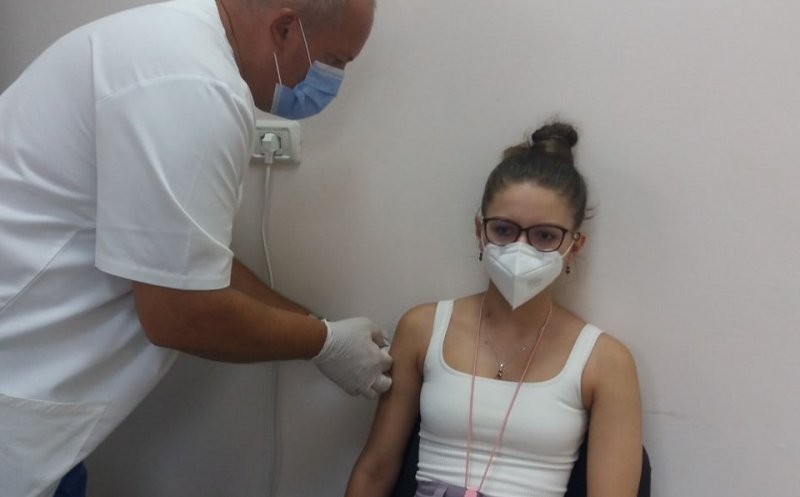 O mie de pasageri s-au vaccinat anti-COVID la Aeroportul Cluj