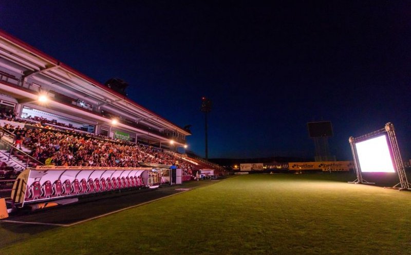 Meciul lui CFR Cluj cu Steaua Roşie Belgrad se vede GRATUIT în Gruia. Ecran gigant instalat pe stadion