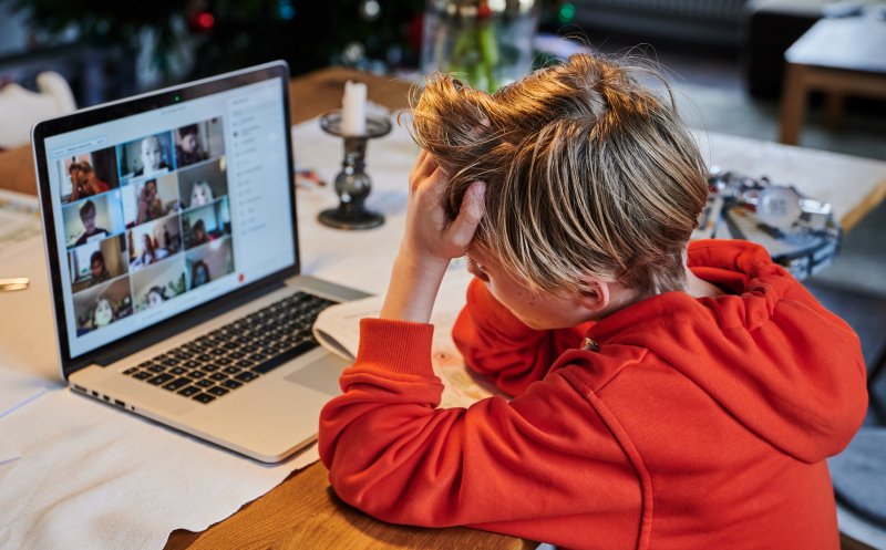Ministrul Educației nu mai vrea să audă de școala online: "Este un dezastru"