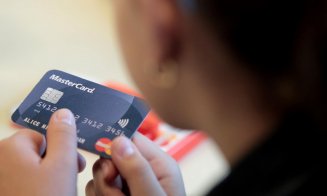 Un card bancar folosit de foarte mulţi români se va schimba. Când va fi emis în noua formă