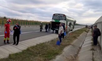 Un autocar cu 35 de pasageri A LUAT FOC pe autostrada A3, sensul de mers Turda-Gilău