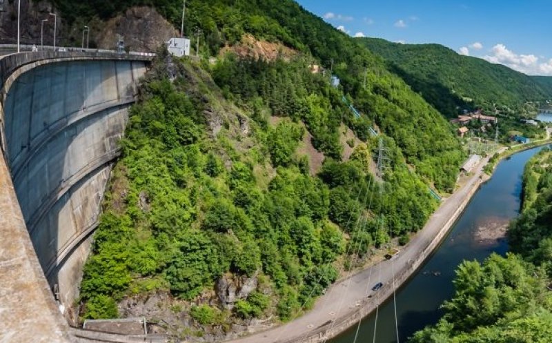 Tânără căzută într-o râpă lângă Barajul Tarnița