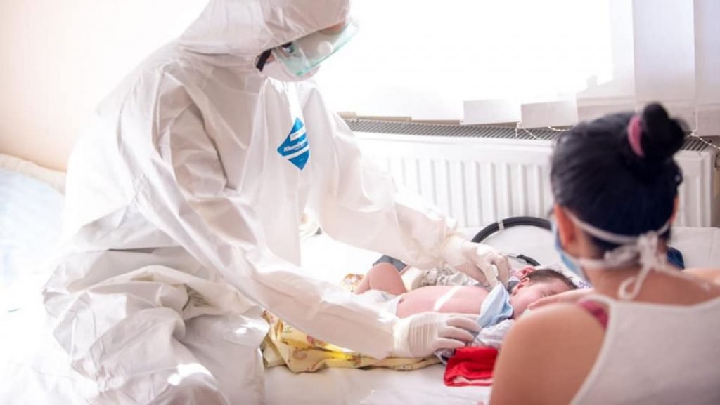 Cinci copii infectați cu COVID-19, internați la ATI. Cel mai mic are câteva zile