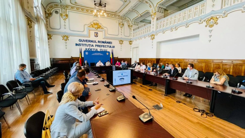 Ședință la Prefectura Cluj. S-a discutat despre începerea școlii