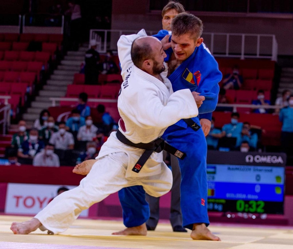 Performanța sportivului paralimpic clujean Alexandru Bologa, premiată de Primăria Cluj-Napoca