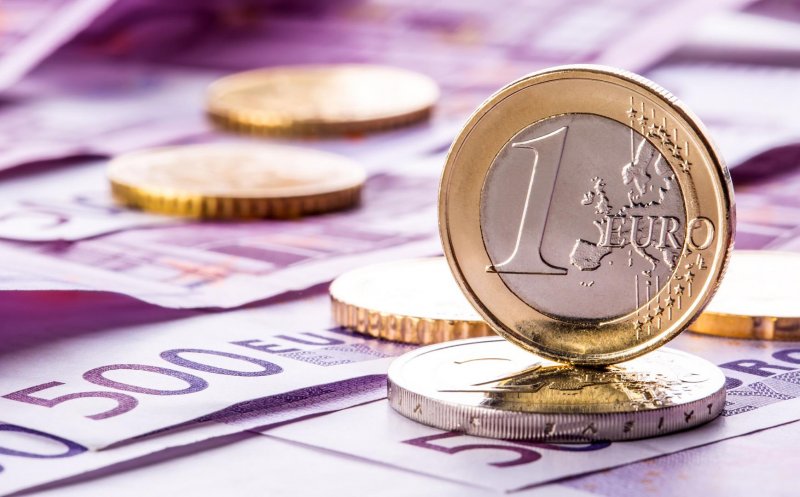 Euro încheie săptămâna cu un nou record