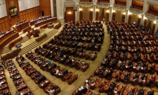Moțiunea de cenzură a USR PLUS și AUR nu poate fi citită și votată în Parlament. PSD a boicotat ședința