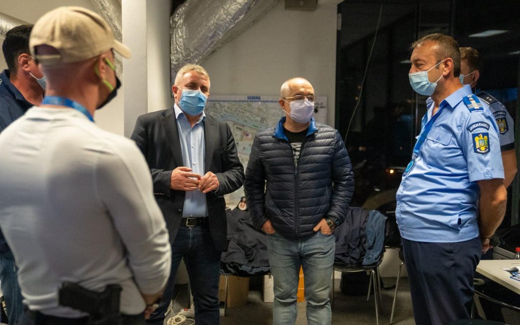 Ministru de Interne a fost la Untold. Imagini cu Bode și Boc din “Centrul de comandă”