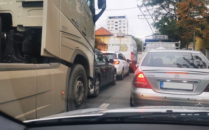 Accident în lanț pe București. Un TIR a rămas fără frâne