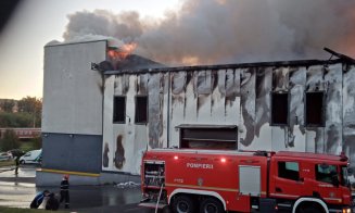 Noi imagini cu INCENDIUL de la Tetarom din Cluj-Napoca. De la ce a izbucnit focul