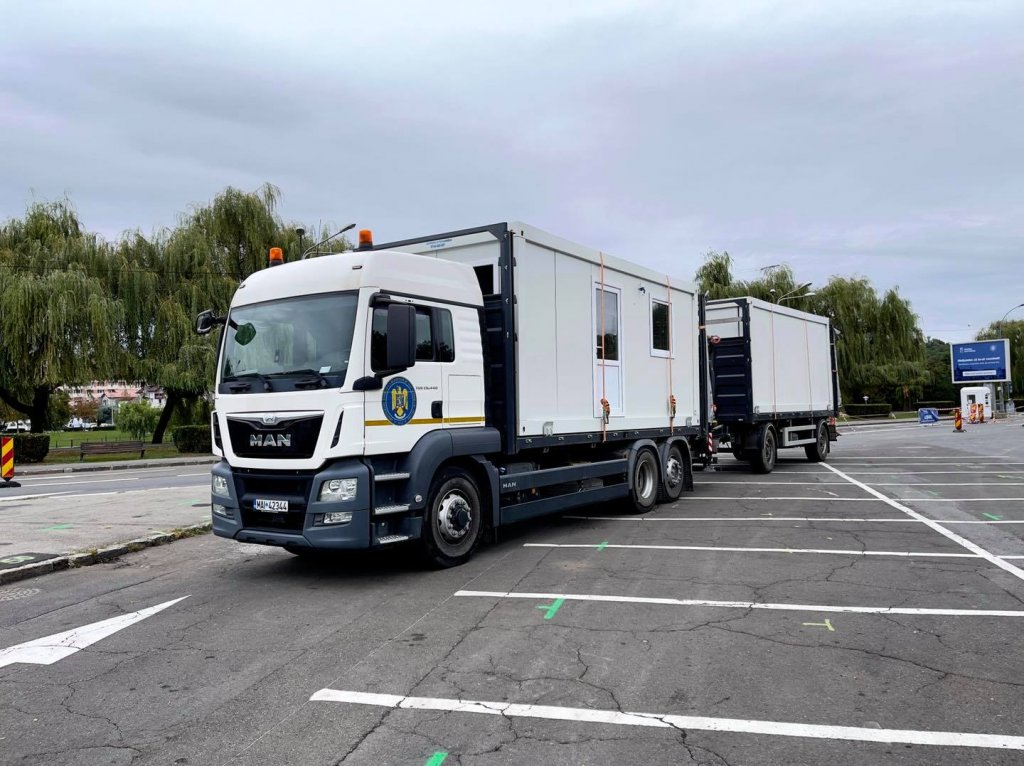 Începe sezonul toamnă-iarnă la centrul drive-thru. Corturile, înlocuite cu două containere