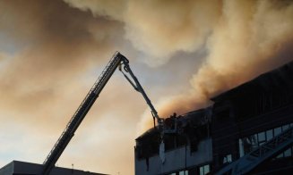 Pompierii continuă să lupte cu flăcările la Tetarom. Încă mai sunt focare care ard mocnit