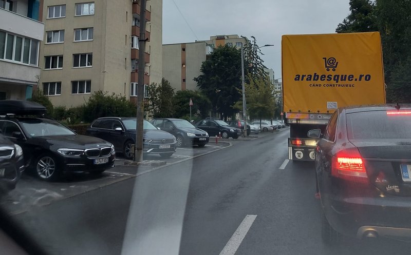 Bariera de pe Tăietura Turcului a blocat circulaţia până pe strada Donath în Cluj-Napoca. "E batjocură curată"