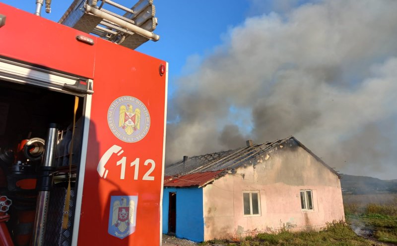 INCENDIU în Cluj: Mai multe locuinţe au fost cuprinse de flăcări. Oamenii s-au autoevacuat