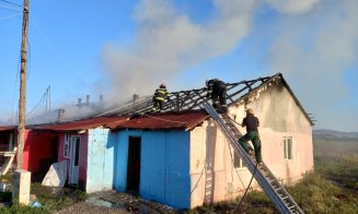 INCENDIU în Cluj: Mai multe locuinţe au fost cuprinse de flăcări. Oamenii s-au autoevacuat