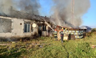 INCENDIU în Cluj: Mai multe locuinţe au fost cuprinse de flăcări. Oamenii s-au autoevacuat