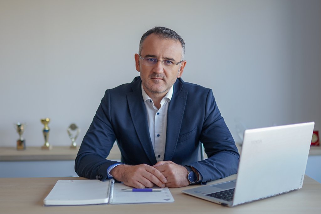 Care este producătorul de carne de pasăre, cu 7 magazine în Cluj, ce investește 11 milioane de euro în dezvoltare?