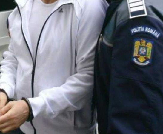 Adolescent de 17 ani, reținut pentru furt. 19 garaje sparte în doar câteva zile