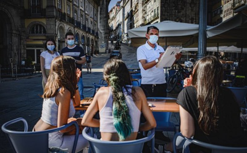 Guvernul a adoptat o decizie fără precedent: Doar vaccinaţii au voie la restaurant sau la spectacol în localitățițe cu rată peste 6 la mie