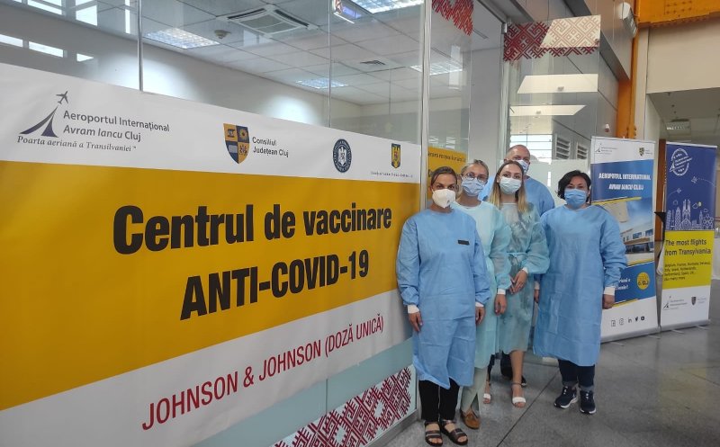 Centre de vaccinare şi de testare, fără programare, la aeroportul Cluj / Peste 2.000 de persoane vaccinate