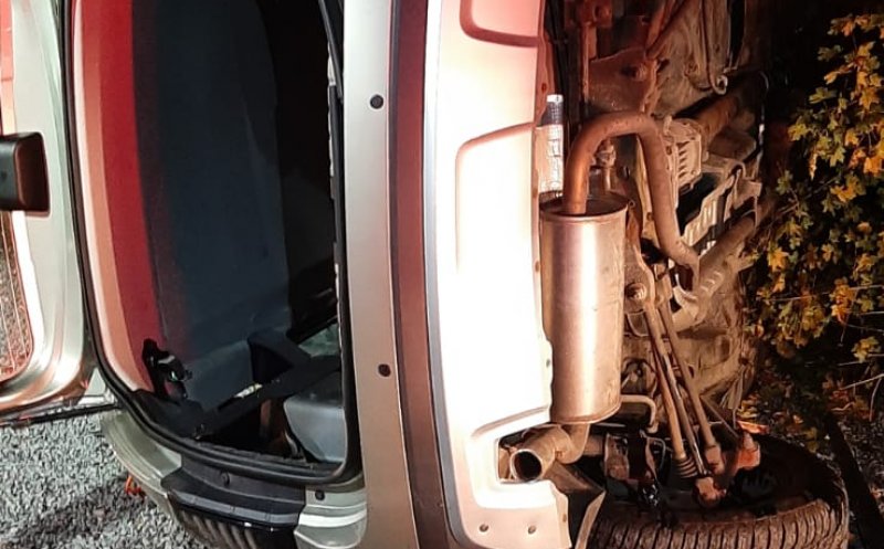 ACCIDENT la Izvorul Crișului. SMURD-ul a DESCARCERAT un bărbat de 35 de ani dintr-o mașină răsturnată