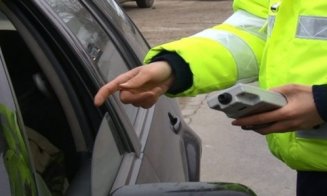 Un clujean băut și fără permis a provocat un accident de proporții. Bărbatul a lovit un stâlp de electricitate