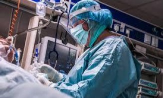 Disperarea pacienților care ajung la spital cu forme grave de COVID: „Își dau jos masca și strigă, vaccinați-ne”