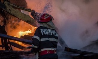 Incendiu de proporții în Cluj. O casă a fost curpinsă de flăcări din cauza hornului