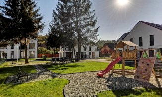 Laude de la arhitectul şef al Clujului pentru  un ansamblu de case de la ţară: ''spațiul verde comun este exact ceea ce trebuie''