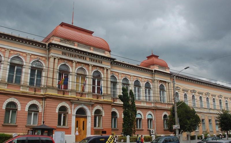 Studenții UTCN, care se vaccinează, masă gratis la cantină