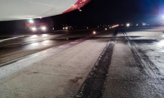 Incendiu la trenul de aterizare al unui avion pe aeroportul din Cluj. Pasagerii au fost evacuaţi de urgență