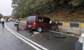 Accident GRAV pe Cluj - Oradea. Implicate un TIR și o mașină/ TIR-ul a ajuns pe calea ferată