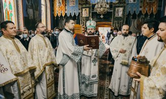 Puterea exemplului FĂRĂ MASCĂ: Primăriţa din Chinteni şi soborul de preoţi la slujba din Sânmartin