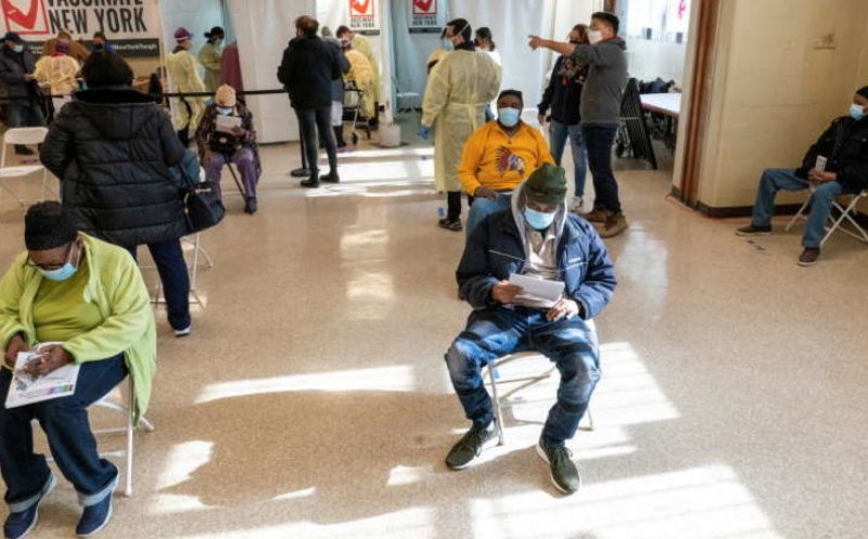 Vaccinarea anti-COVID devine obligatorie în New York pentru toţi angajaţii publici